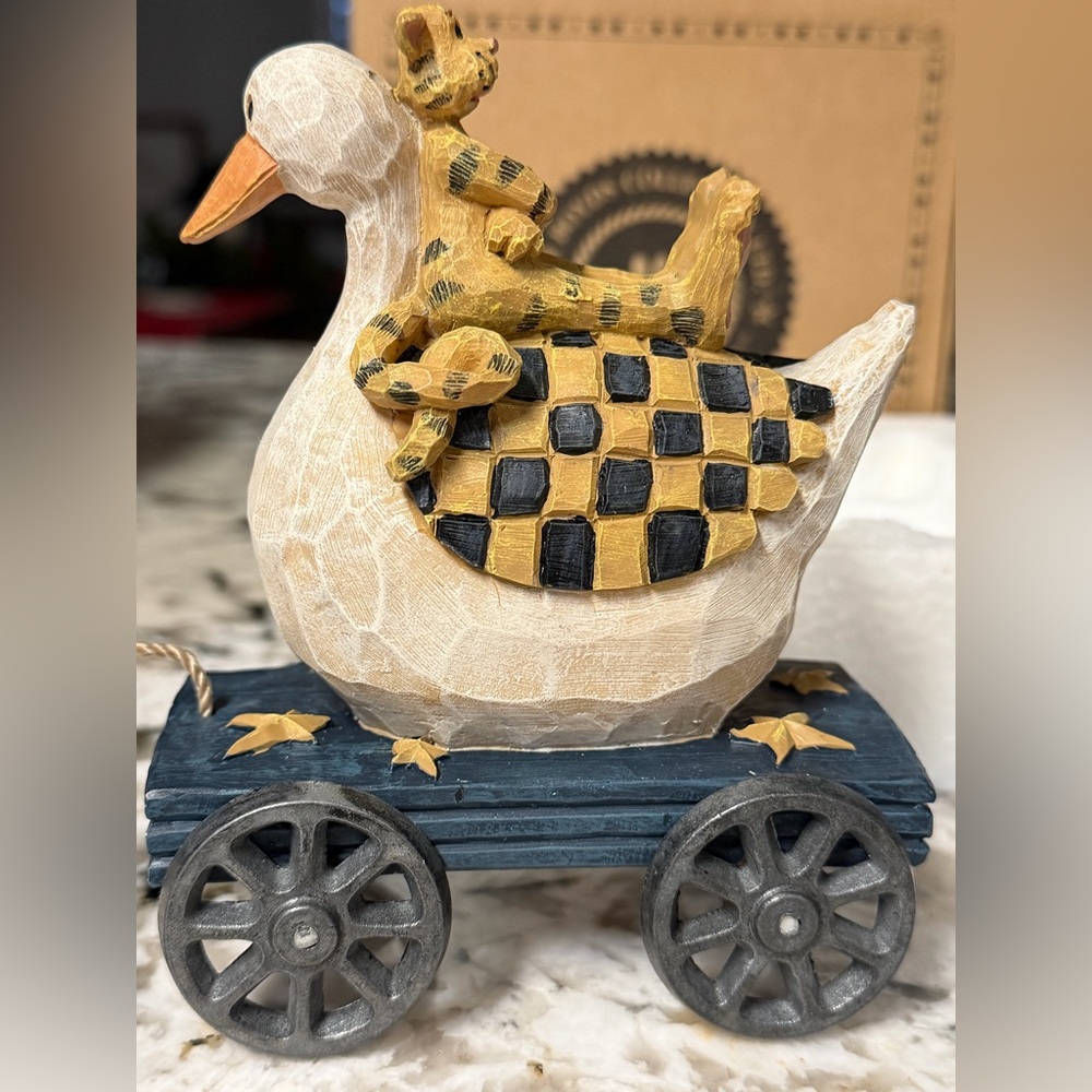 🐥 The Boyds Collection Ltd. “Carvers Choice” – Duck with Cat & Snail